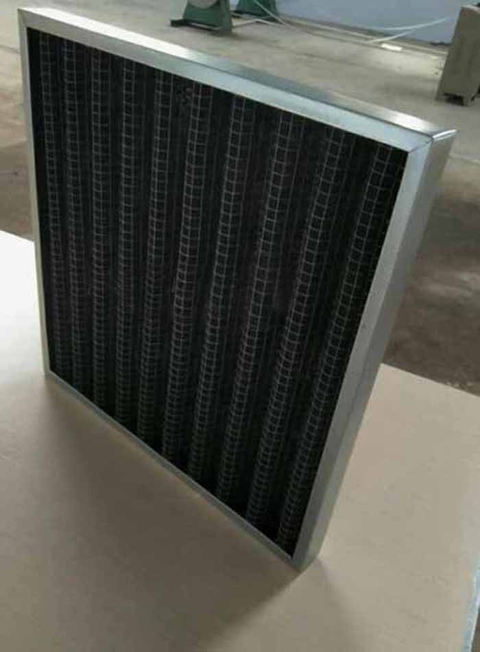 折疊式活性炭過濾器鋁型材外框，也可選用鍍鋅外框及不銹鋼，厚度為：21mm,25mm,46mm，50mm等其他多種厚度。