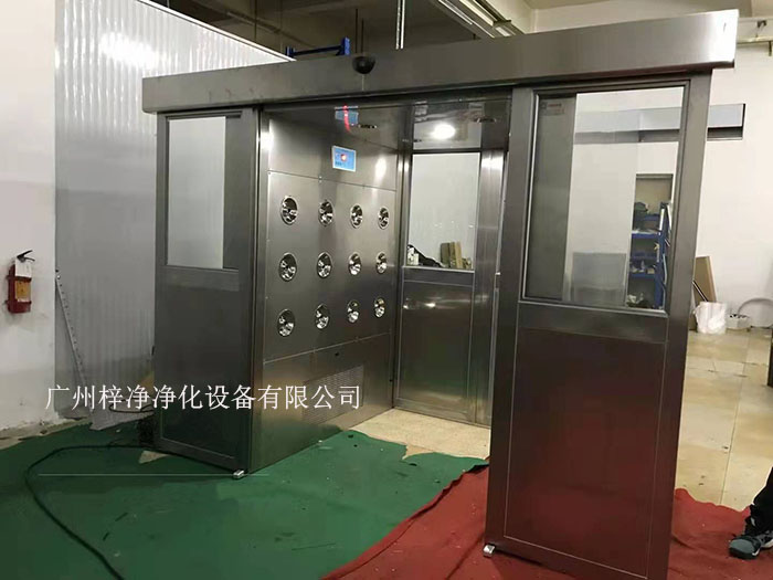 貨淋室是人員和貨物進(jìn)入潔凈室所必需的通道，它可以減少貨物進(jìn)出潔凈室所帶來的污染問題。