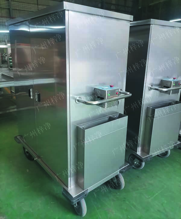 密閉式滅菌器械物品電動(dòng)轉(zhuǎn)運(yùn)車有單面雙開門,單側(cè)門可旋轉(zhuǎn)角度≥220°度開啟設(shè)計(jì)，裝卸物品更方便;