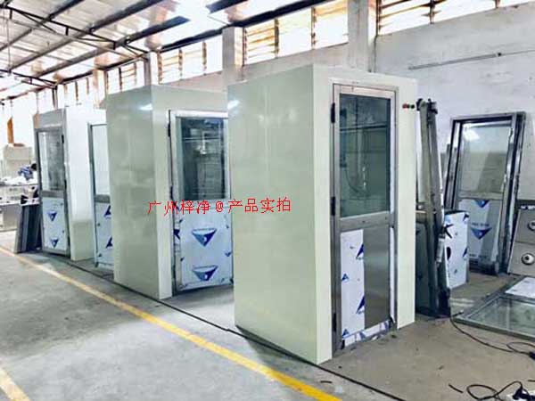 在工業(yè)生產(chǎn)過(guò)程中，風(fēng)淋室作為一種重要的凈化設(shè)備