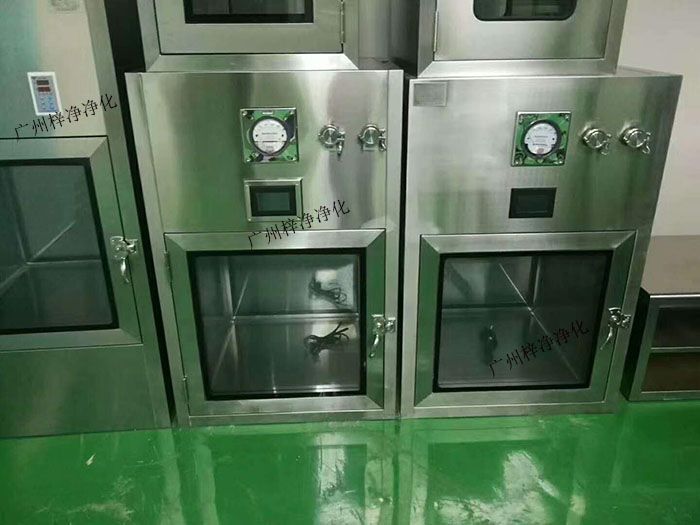 層流傳遞窗適用于需要隔離不同潔凈度級別的房間，如潔凈室與普通房間之間的連接、不同潔凈度級別潔凈室之間的連接等。