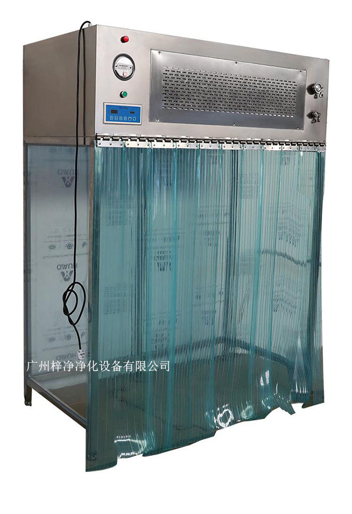 百級(jí)潔凈層流罩它主要由箱體、風(fēng)機(jī)、初效空氣過(guò)濾器、高效空氣過(guò)濾器、阻尼層、燈具等組成。